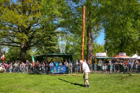 Baumstammwerfen Highland Gathering